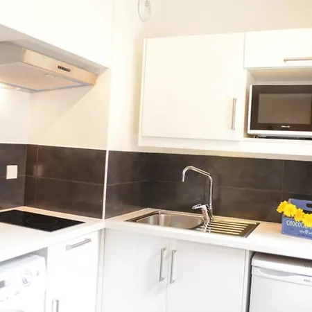 Quiet Between Train Stations And The Opera. Casa vacanze