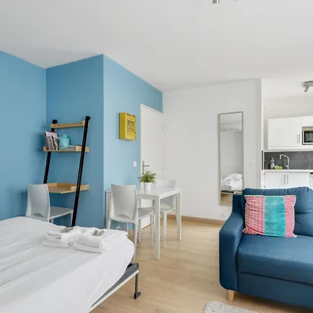 Quiet Between Train Stations And The Opera. بيت للعطل