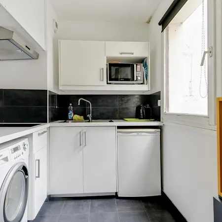 Quiet Between Train Stations And The Opera. بيت للعطل